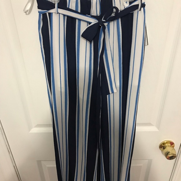 Pants - Wide-leg Papaya pants.